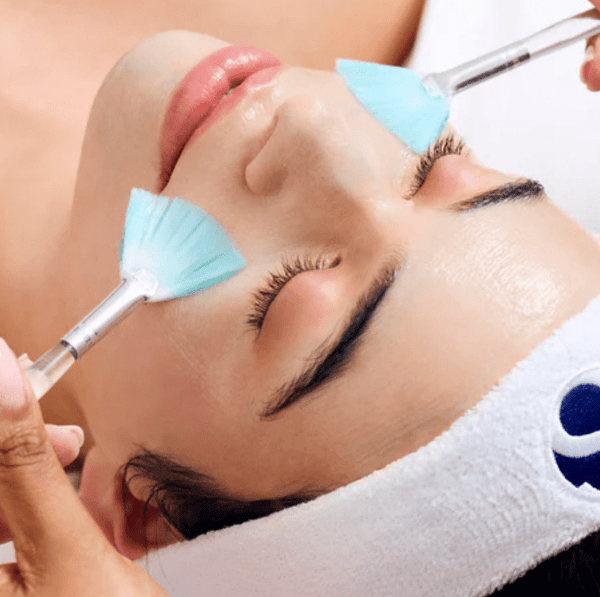 Gesichtsbehandlung - Fire & Ice / Red Carpet Facial inkl. Decolette (IS CLINICAL) - Belrue