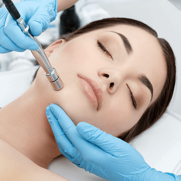 Gesichtsbehandlung (IS CLINICAL/Dr. Eckstein) + Mikrodermabrasion - Belrue