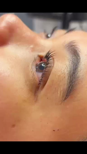 Wimpernlifting + färben + Keratin Booster